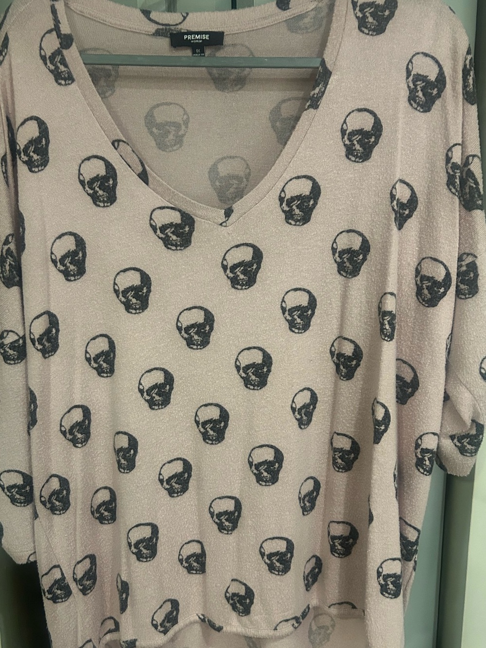 Premise Pale Pink Skull-Print V-Neck Short Sleeve Tee